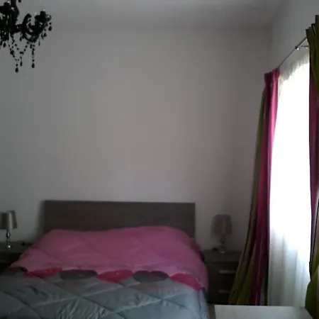 Apartment Armand Court, Flat 6 *